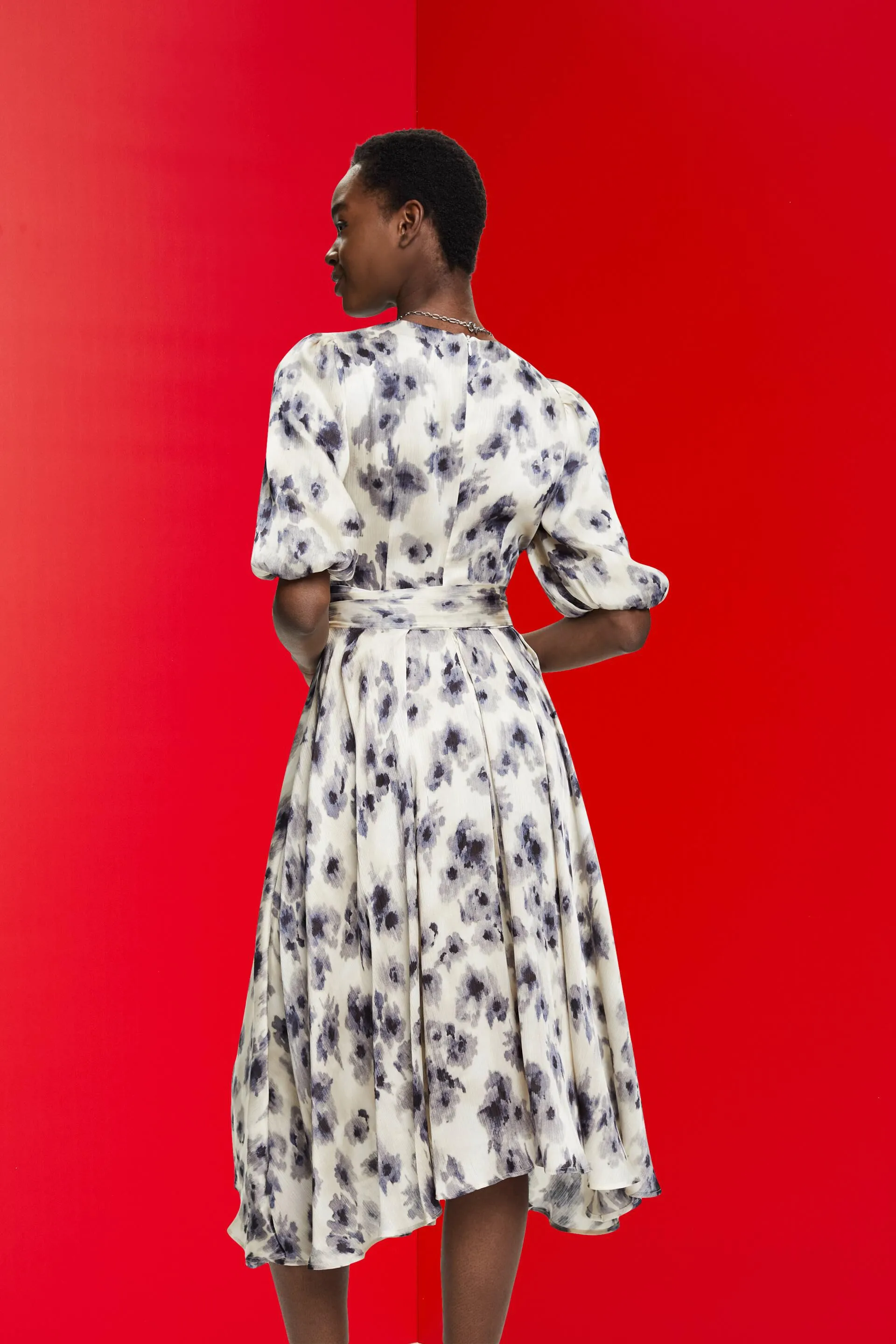 Vestido de mangas abullonadas con estampado floral