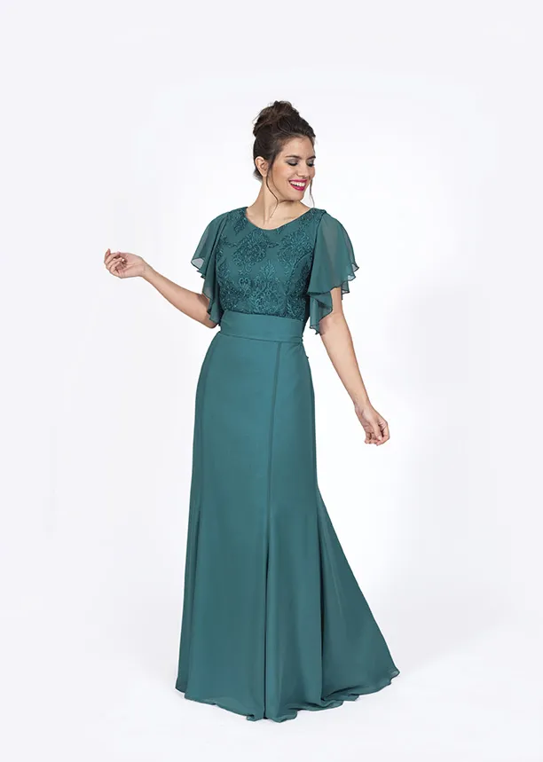 Vestido largo con volantes en sisas