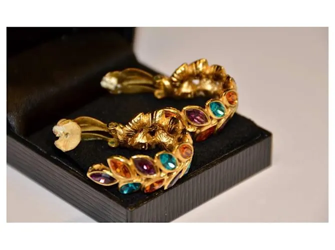 Yves Saint Laurent Magnífico par de pendientes de clip YSL Multicolor 