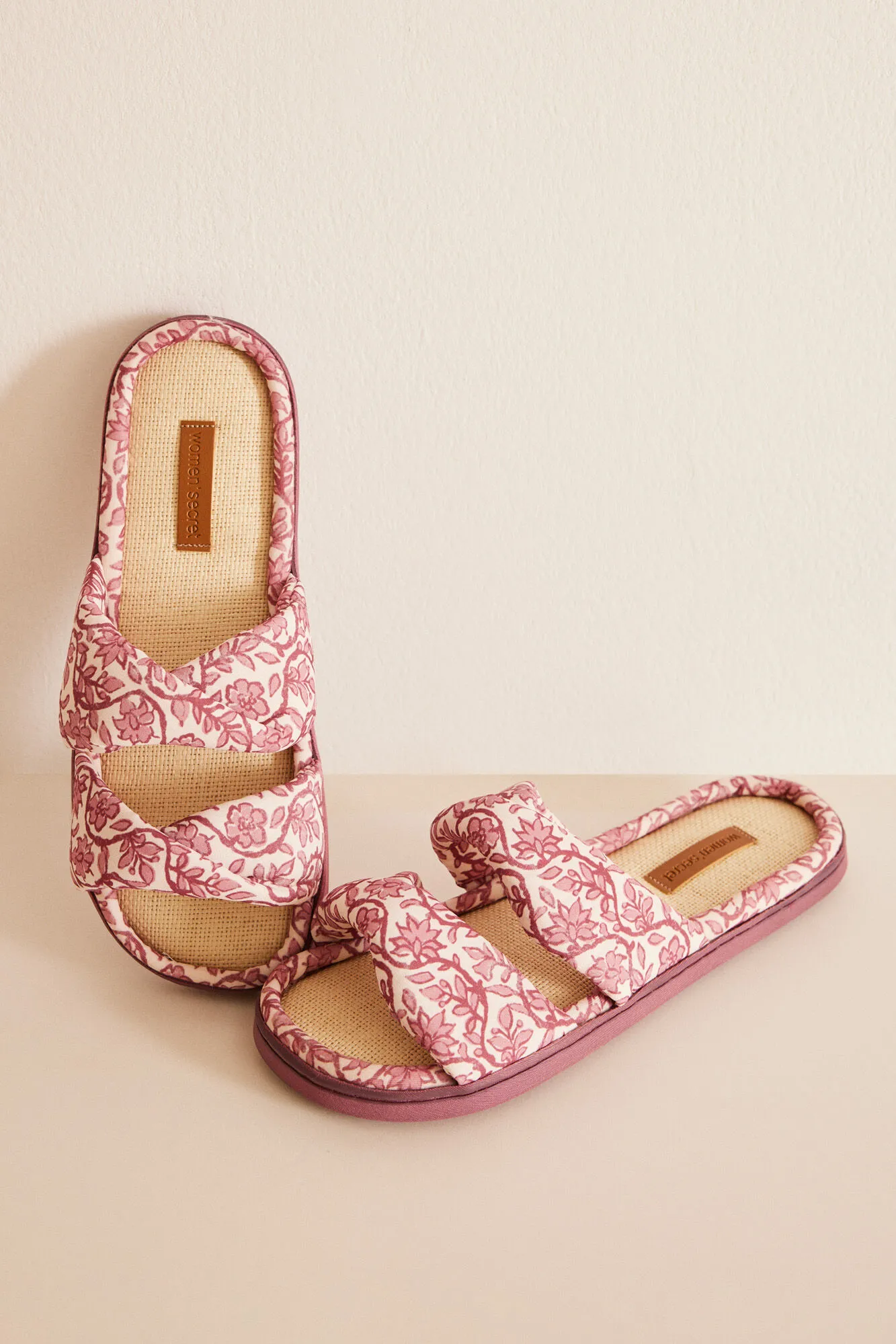 Zapatillas abiertas estampado flores