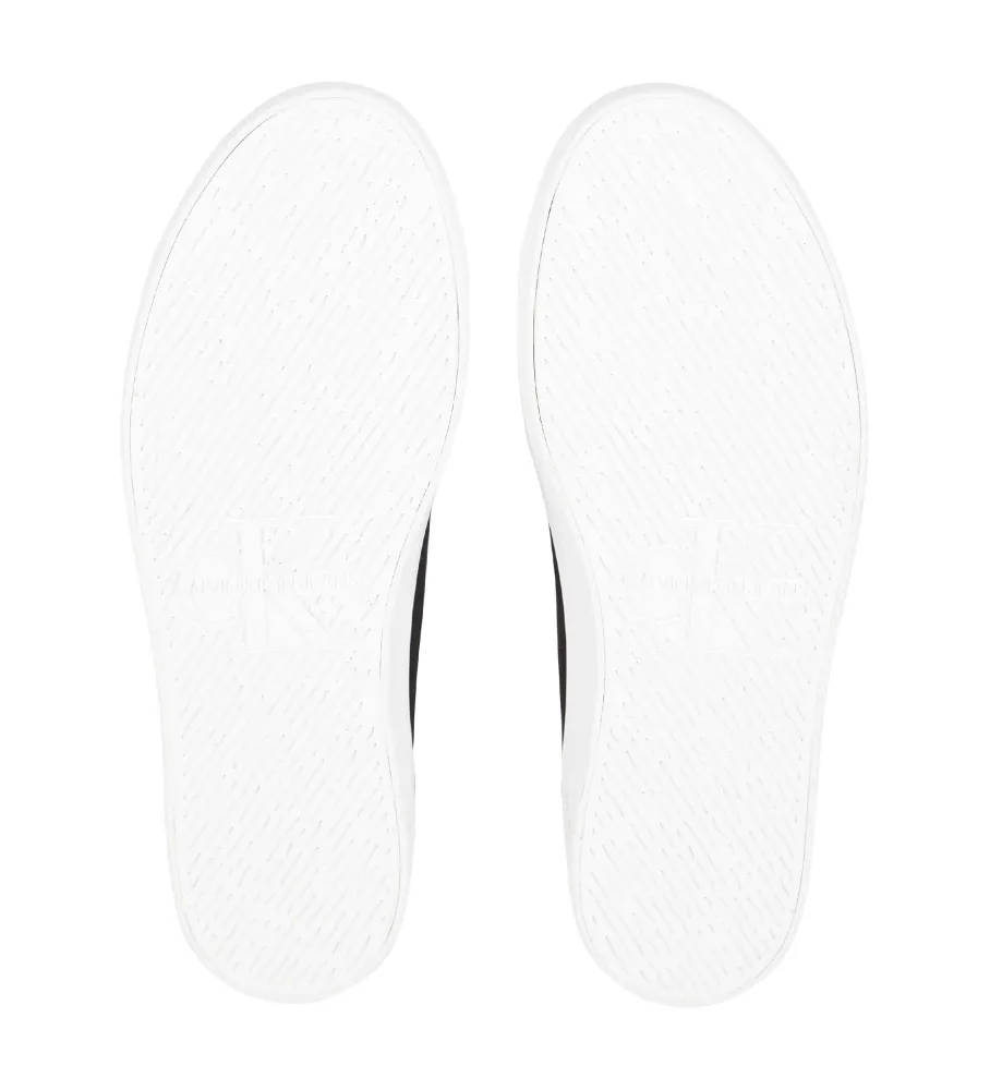 Zapatillas Essential Mono negro